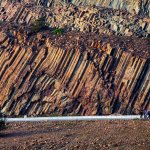 Colonne di basalto del geoparco di Hong Kong fanno da sfondo ad un tratto del Sentiero MacLehose - Foto © Tugo Cheng / Hong Kong Tourism Board